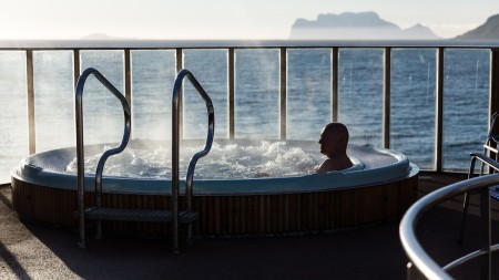 Ms Trollfjord Jacuzzi Gabor Somogyi Toth Hurtigruten