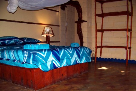Nhanombe Lodge Bed