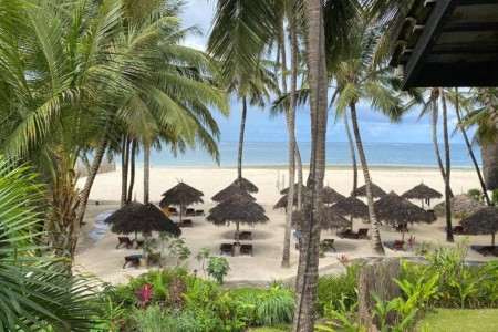 Pinewood Beach Resort And Spa Strand Uitzicht