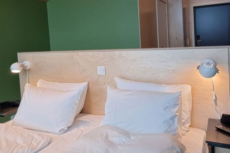 Ringstad Resort Ocean Suite Bed