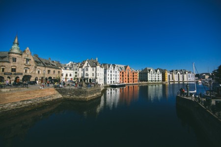 Rondreis Njord Alesund Harbour Samuel Taipale Visitnorway