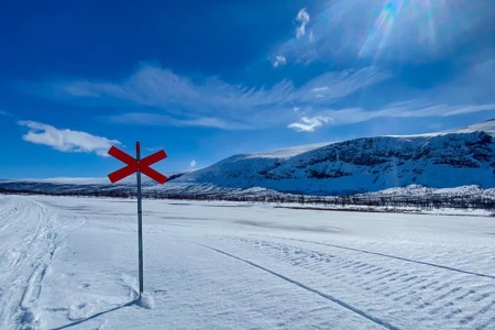Sneeuwscootertocht Kiruna Guidetur
