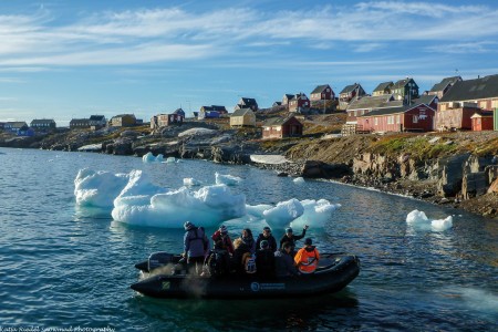 Spitsbergen En Groenland Northeast Greenland%2C Ittoqqortoormiit%2C Zodiac Landing September %C2%A9 Katja Riedel Oceanwide Expeditions Jpg Katja