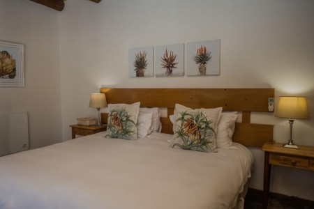 Swellendam Aan De Oever Kingfisher Standard King Twin Room Bed