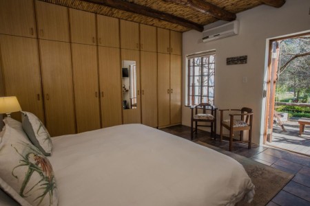 Swellendam Aan De Oever Kingfisher Standard King Twin Room