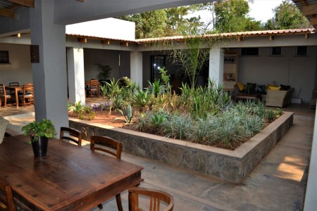 Tafels Buiten Mitengo House Malawian Style