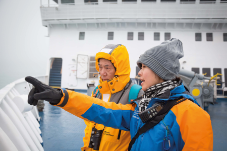 Varen Langs Spitsbergen Quark Expeditions Intro To Spitsbergen Sylvia Hsueh Interpreting Alkefjellet Svalbard Credit AcaciaJohnson